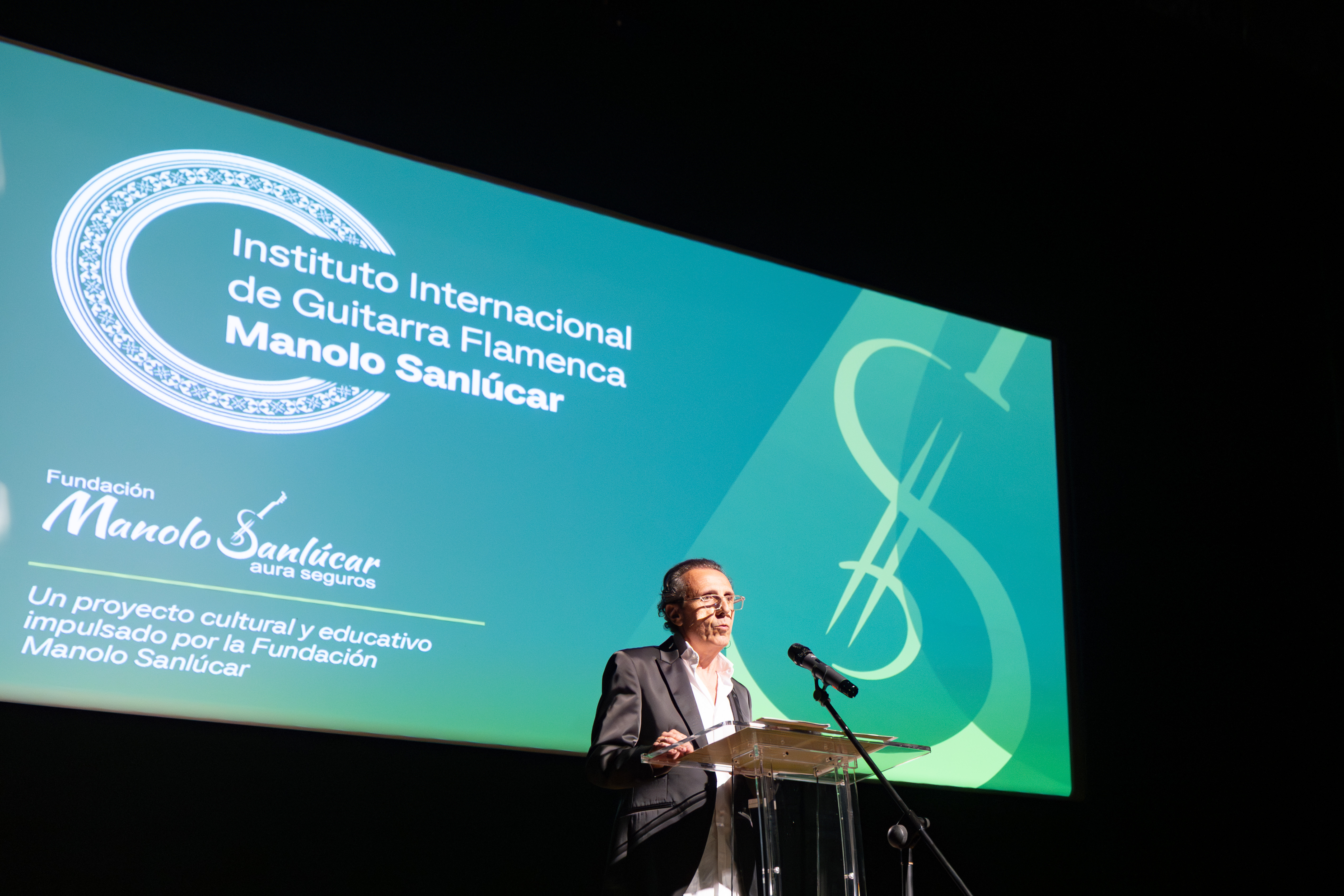 Juan Carlos Romero presentando el Instituto en el Espacio Turina